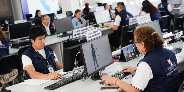 Présidentielles au Pérou et en Colombie : le vote des expatriés a favorisé la victoire de l’extrême droite