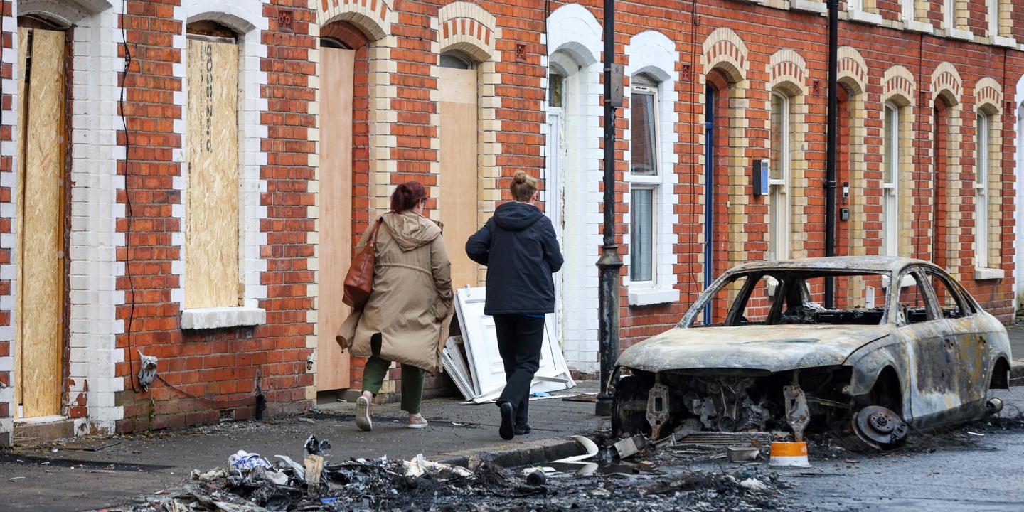Belfast : rassemblements se dispersent dans le calme après violences racistes