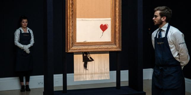 «&nbsp;Girl with Balloon&nbsp;» de Banksy, partiellement déchiquetée lors de la vente d’art contemporain de Sotheby’s, à Londres, le 5&nbsp;octobre 2018.