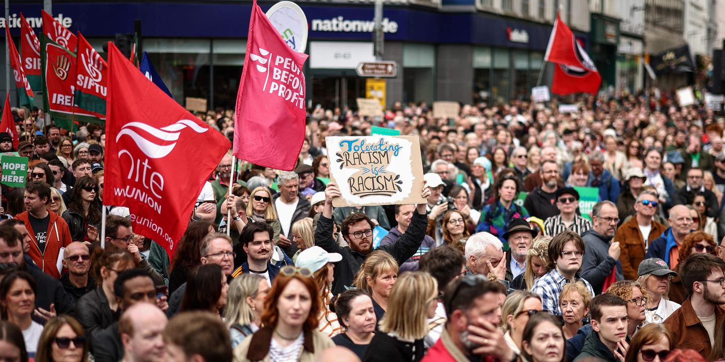 Belfast : des milliers de manifestants après des violences anti-immigrés