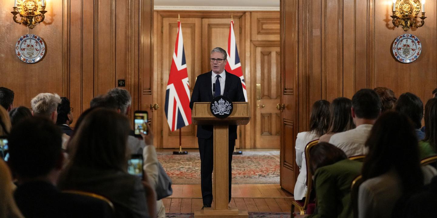 Keir Starmer, le premier ministre britannique, surprend en proposant d’interdire les réseaux sociaux aux moins de 16 ans