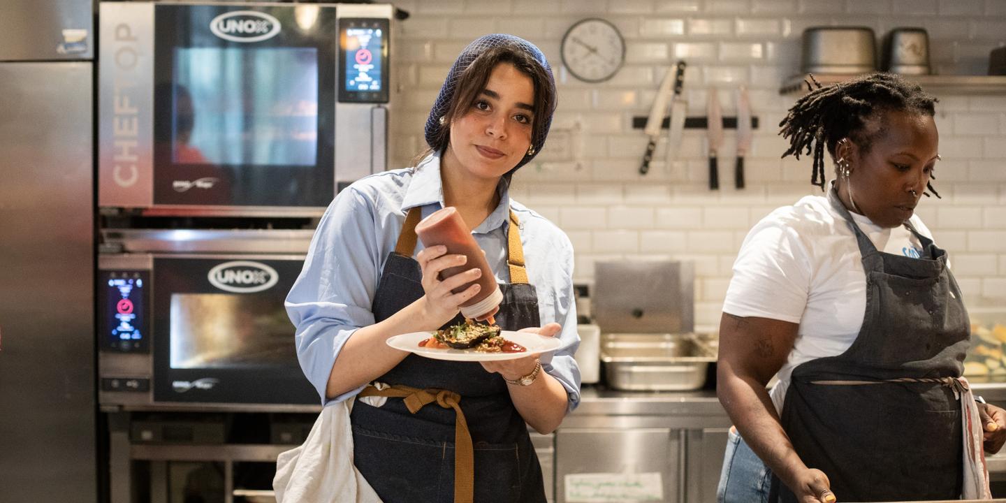 Safaa, 23 ans : bénévole dans une cantine solidaire parisienne, témoigne de la précarité étudiante