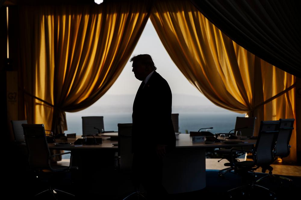 Le président américain, Donald Trump, lors du sommet du G7, à Evian-les-Bains (Haute-Savoie), le 15 juin 2026. - KAMIL ZIHNIOGLU POUR « LE MONDE »