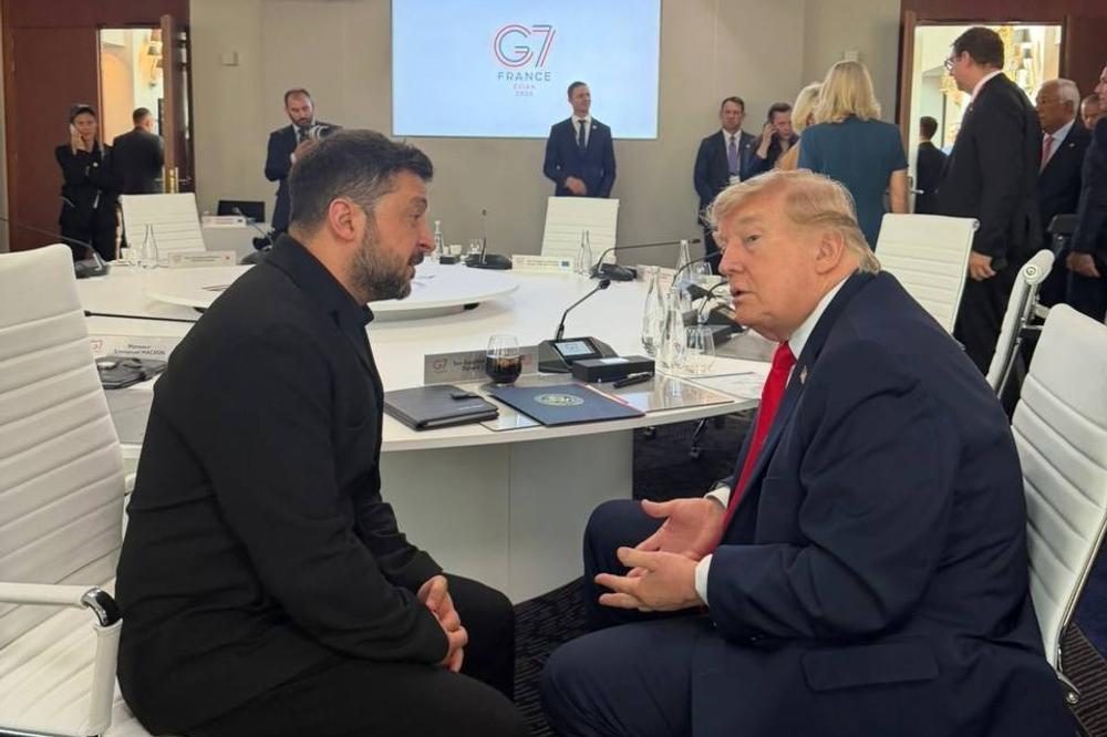 Le président ukrainien, Volodymyr Zelensky, et le président américain, Donald Trump, s’entretiennent, lors d’une réunion au sommet du G7 à Évian-les-Bains (Haute-Savoie), le 16 juin 2026. - SERVICE DE PRESSE DE LA PRÉSIDENCE UKRAINIENNE VIA AP