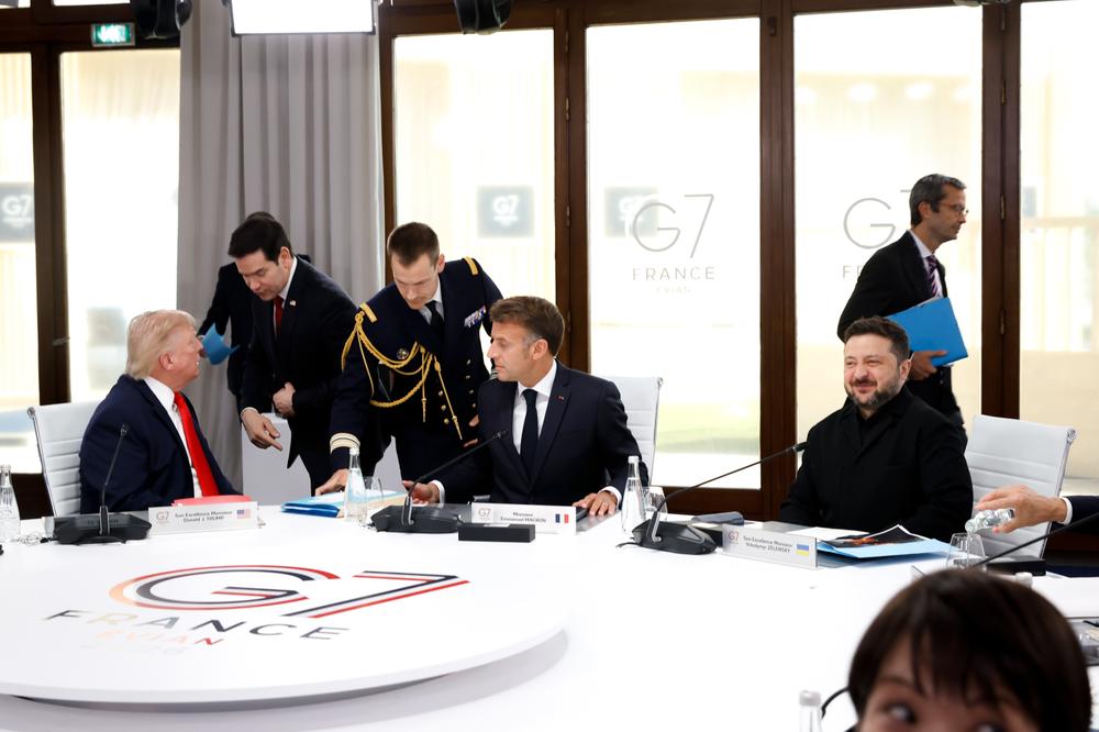 Lors du sommet du G7, à Evian-les-Bains (Haute-Savoie), le 16 juin 2026. - KAMIL ZIHNIOGLU POUR « LE MONDE »