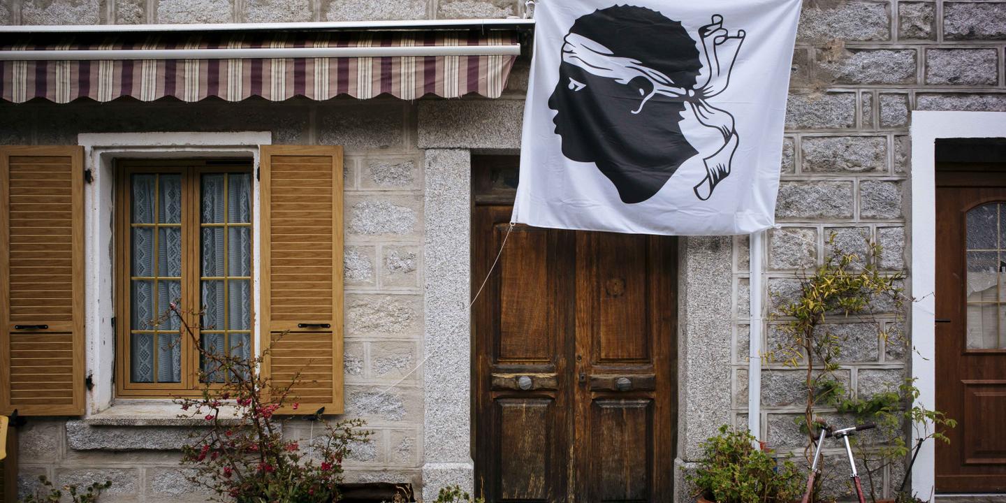 Autonomie de la Corse : débat entre deux constitutionnalistes