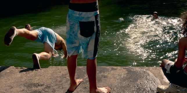 En pleine canicule à Paris, une baignade difficile à encadrer
