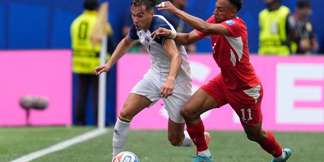 EN DIRECT, Suisse-Bosnie-Herzégovine : les Bosniens ont de meilleures intentions contre la Nati Les Suisses, tenus en échec par le Qatar dans les tout derniers instants de son match douverture du Mondial 2026 (1-1), rencontrent les Bosniens, auteurs dun match nul lors de leur entrée en lice face au Canada (1-1), coorganisateur du tournoi.
