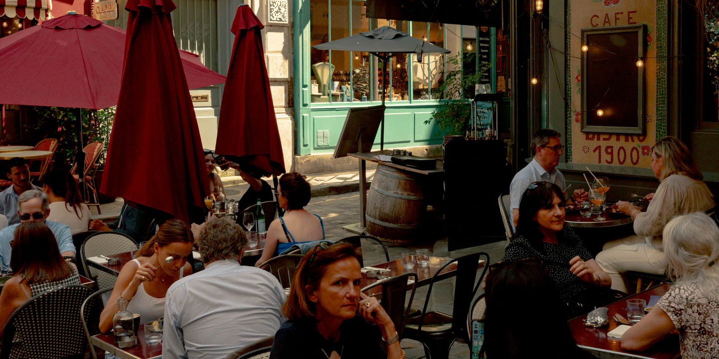 Canicule à Paris : les terrasses et l'interdiction d'alcool sur la voie publique
