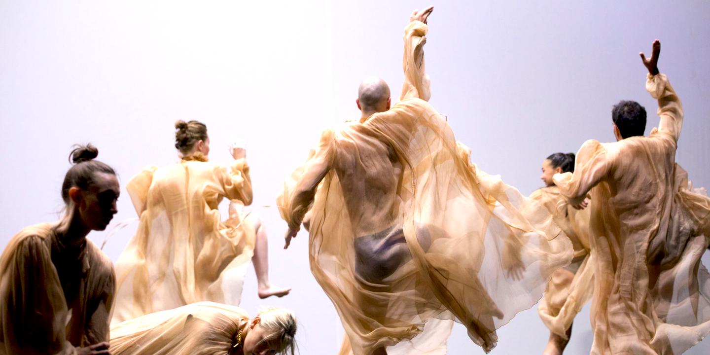 Emanuel Gat illumine Montpellier Danse avec Cinq jours au soleil