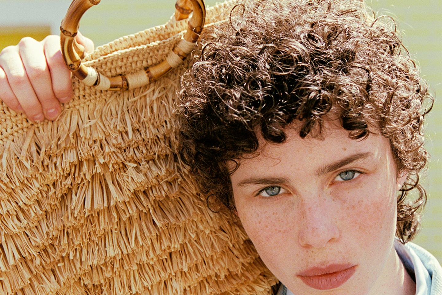 Mode : le panier de ville s'impose comme l'accessoire incontournable