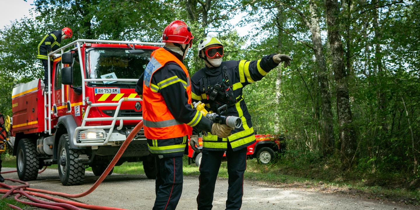 En Sologne, une forêt-école pour former les pompiers aux incendies