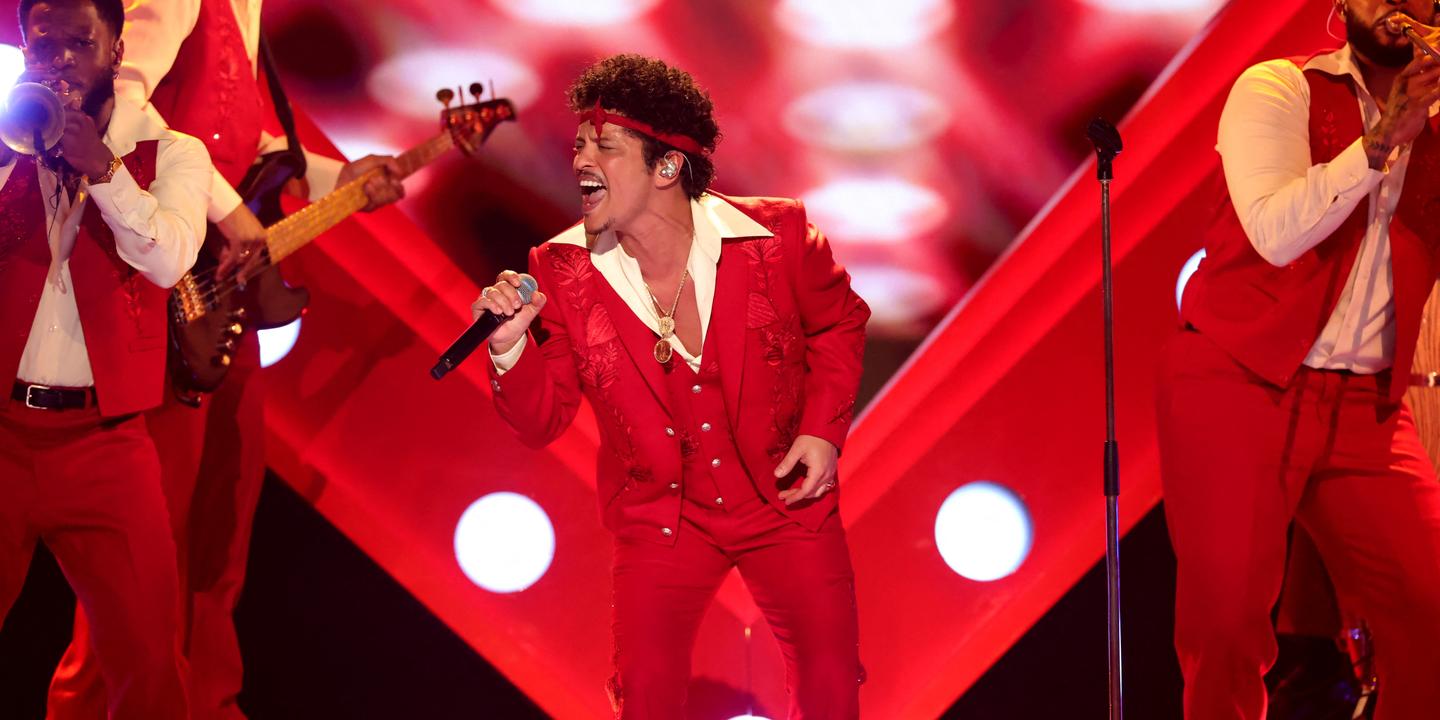 Bruno Mars enchante le Stade de France avec son funk romantique