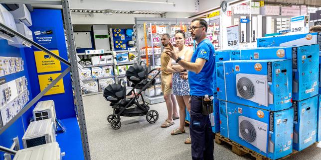 Is air conditioning essential for coping with heatwaves? France might be changing its mind on the issue