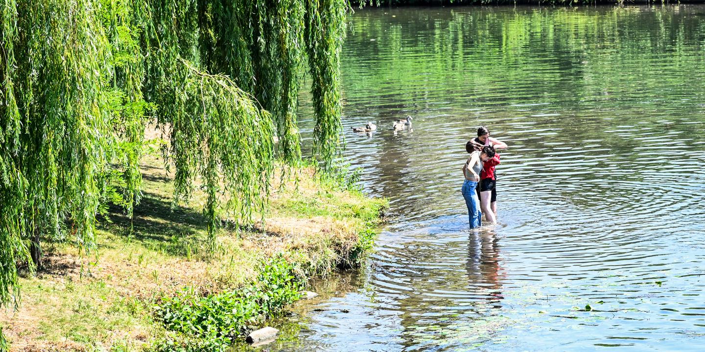 Canicule : 35 départements en vigilance rouge dimanche, alcool interdit pour la Fête de la Musique