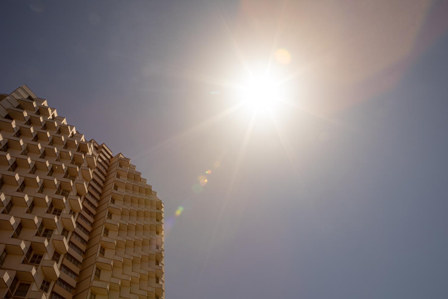 https://www.lemonde.fr/planete/article/2026/06/23/en-pleine-canicule-les-climatologues-atterres-par-le-deni-de-responsabilite-des-politiques-face-au-changement-climatique_6709864_3244.html social preview image