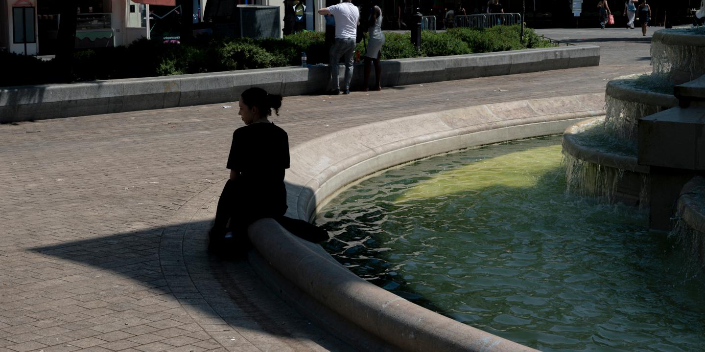 Canicule : 54 départements en vigilance rouge mardi, températures jusqu'à 40°C