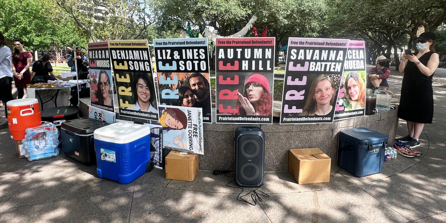 Texas : peines de 30 à 100 ans pour attaque contre centre de rétention