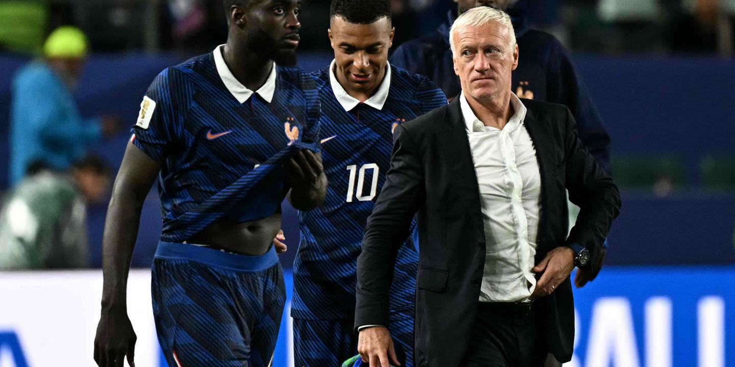 Minute de silence des Bleus pour la mère de Deschamps
