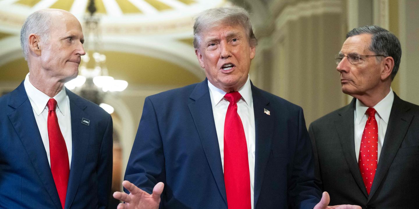 Trump bloque une loi sur le logement pour exiger un texte sur le vote