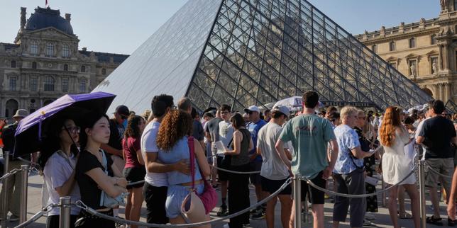 Differentiated ticket pricing isn't deterring foreigners from visiting the Louvre or Versailles