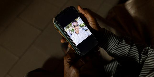 « Je veux juste savoir s’il est encore en vie » : la longue quête des familles de migrants disparus en mer