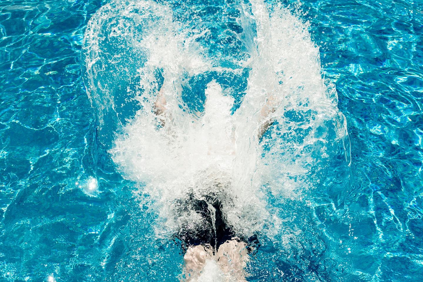 Mansplashing: Why do men splash everyone at the pool?