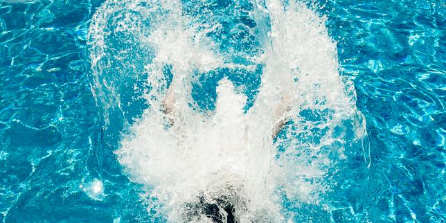 Mansplashing: Why do men splash everyone at the pool?