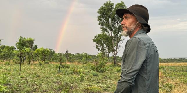 Avec le documentaire « Ghost Elephants », le cinéaste Werner Herzog part sur les traces de pachydermes disparus