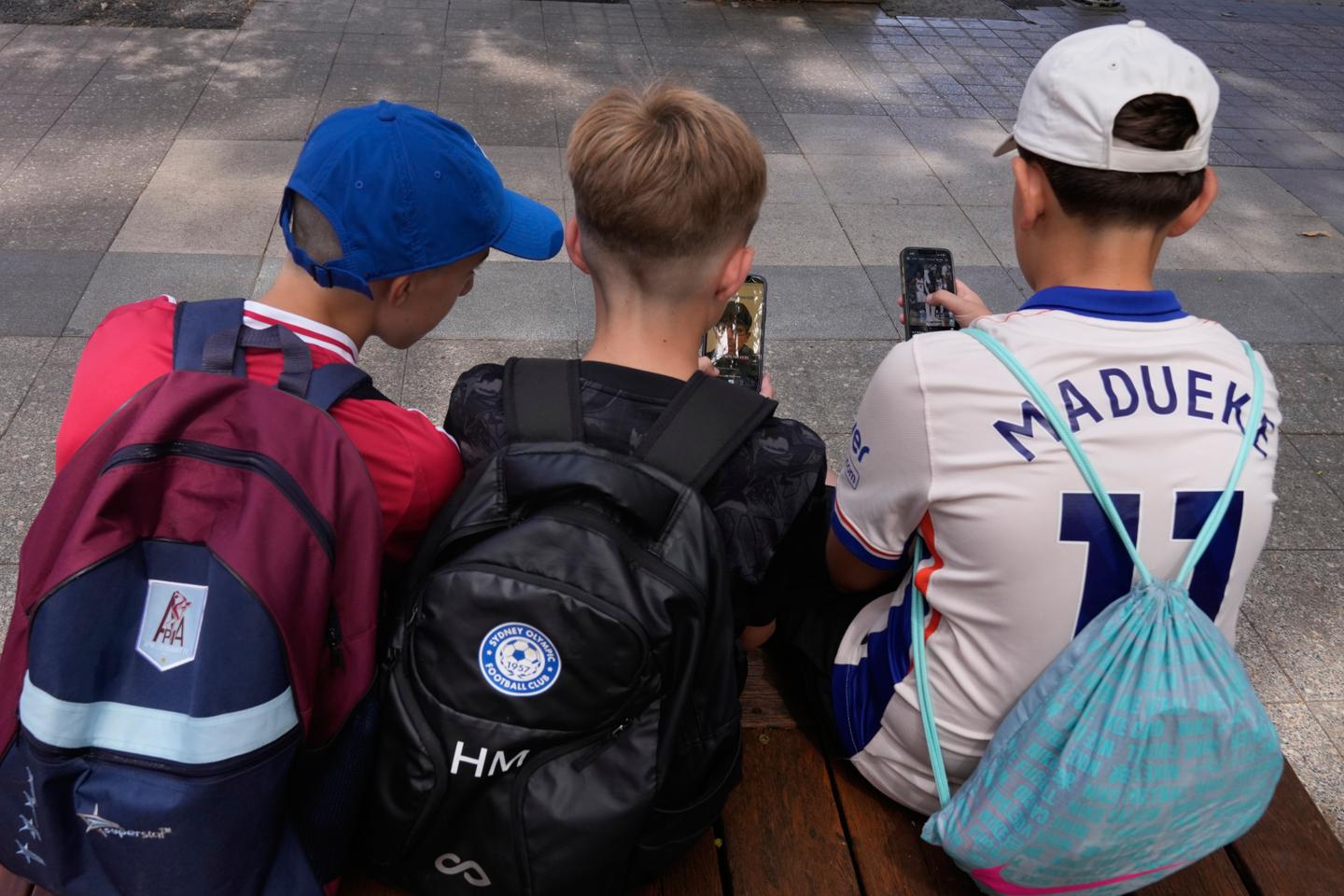 Australia duplicará las multas por violar la prohibición de redes sociales para menores