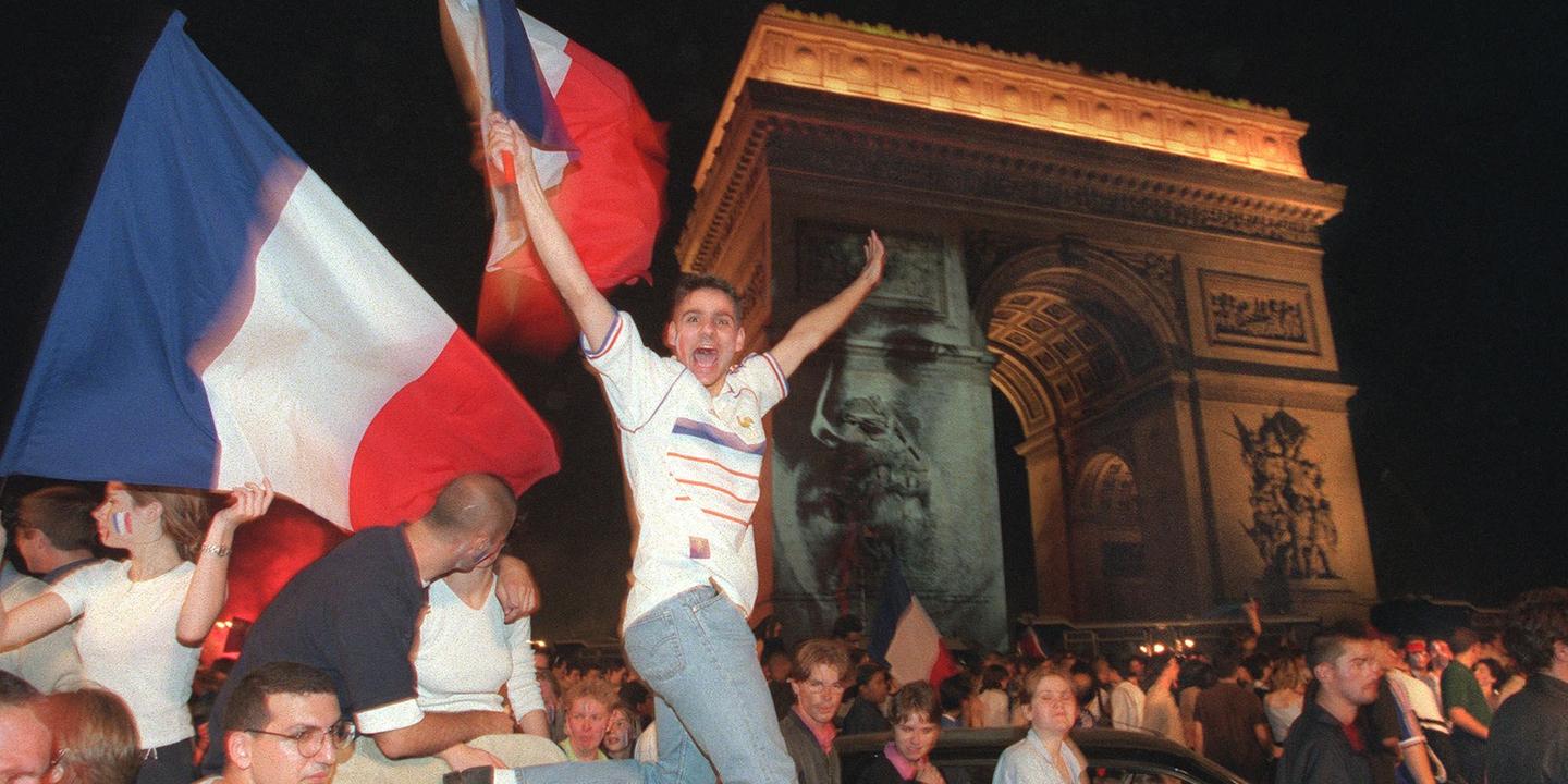 LCP : le football, une arme politique dans 