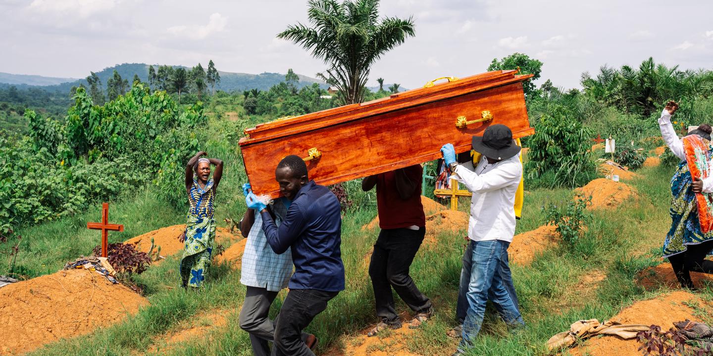Ebola : le bilan de l’épidémie dépasse désormais les 1 000 morts en RDC et en Ouganda, selon l’OMS