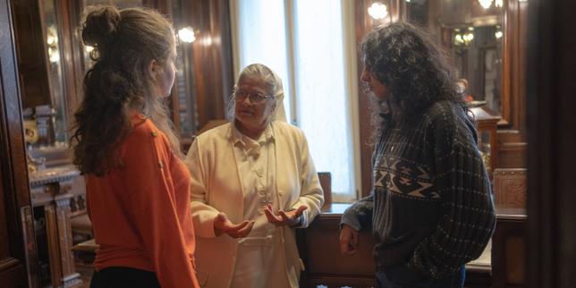 « Ça peut être contraignant, mais ça permet de se sentir en sécurité » : la chambre partagée de Rachel et Fanny, 19 et 20 ans, dans un foyer catholique à Paris
