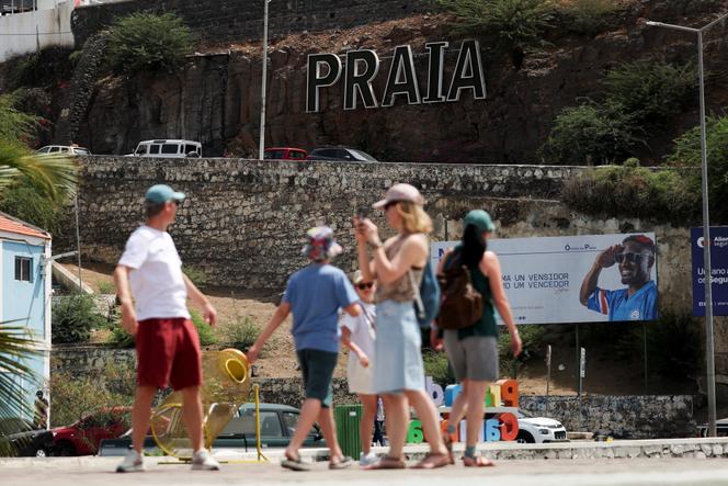 Des touristes au parc Gamboa, près de l’entrée de Praia, le 26 juin 2026. 