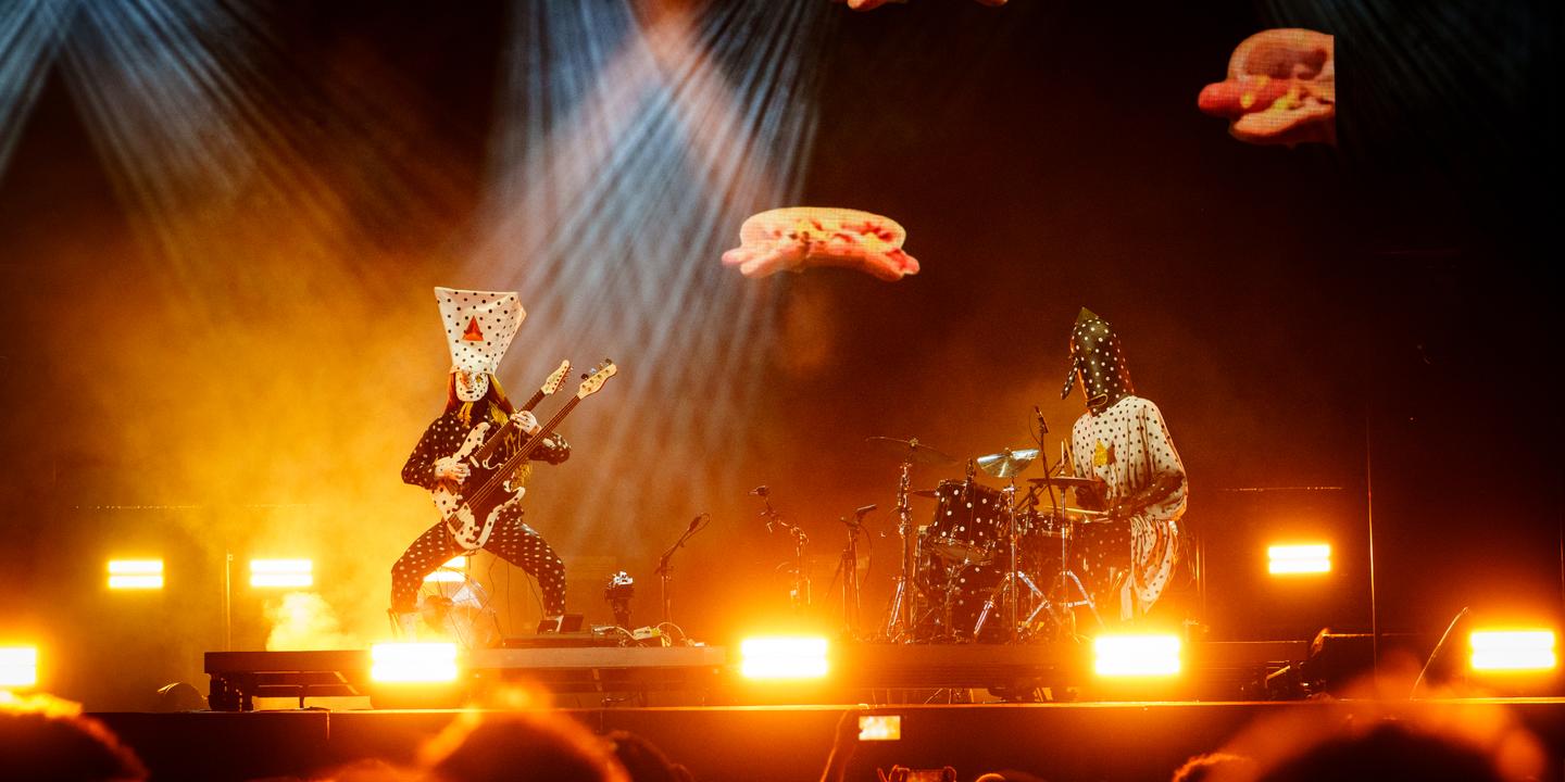 Angine de Poitrine, duo rock à pois québécois, tête d'affiche au Festival de jazz de Montréal