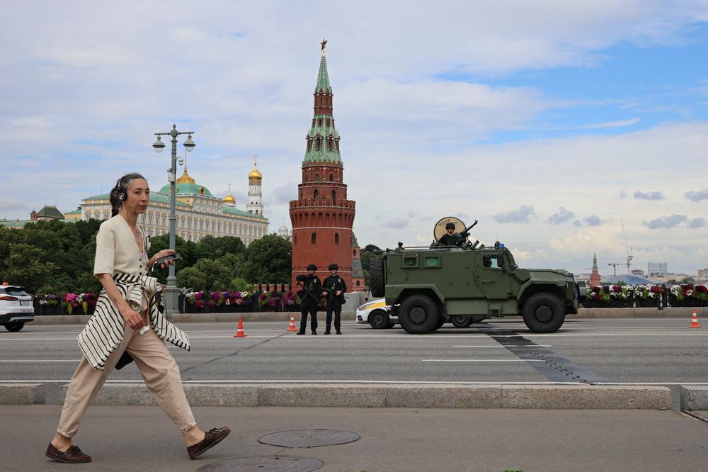 Des membres des forces de sécurité russes, à Moscou, le 29 juin 2026. - ANASTASIA BARASHKOVA/REUTERS