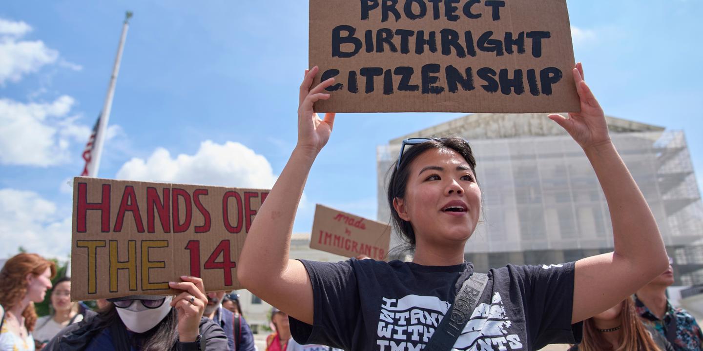 Aux Etats-Unis, la Cour suprême censure la Maison Blanche et confirme le droit du sol pour les enfants de sans-papiers