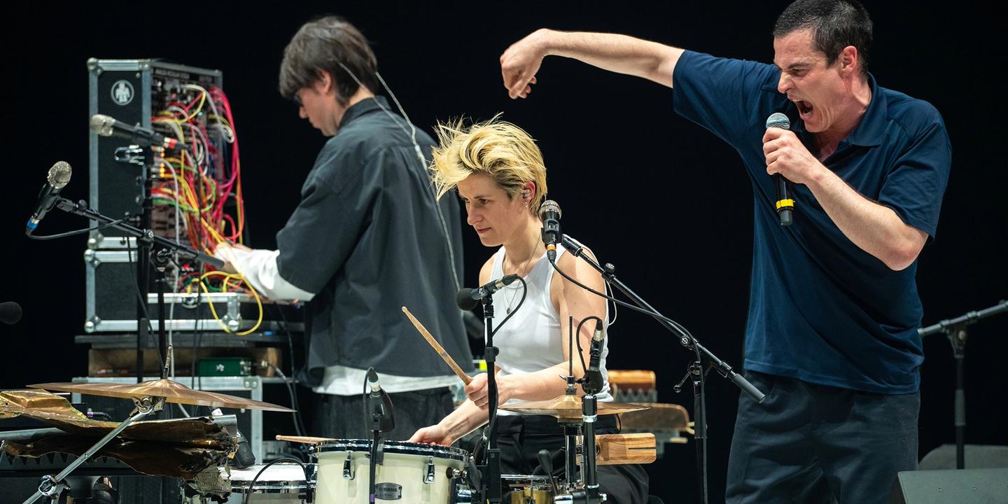 Avignon : Monnier et Antunes envoûtent avec un pas de deux hypnotique