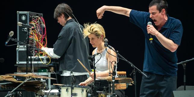 Festival d’Avignon : la chorégraphe Mathilde Monnier et la compositrice Lucie Antunes dans un pas de deux hypnotique
