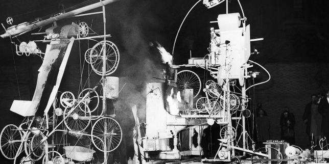 Quand, en 1960, la performance incontrôlable de Jean Tinguely met le feu au MoMA de New York