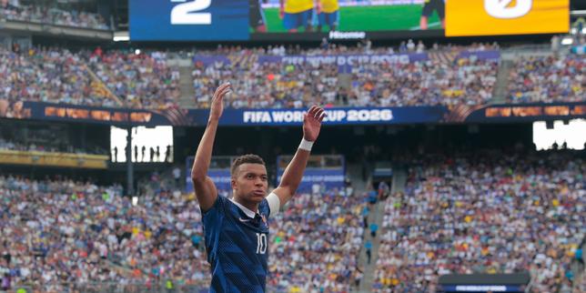 Mbappé fires France into World Cup last 16