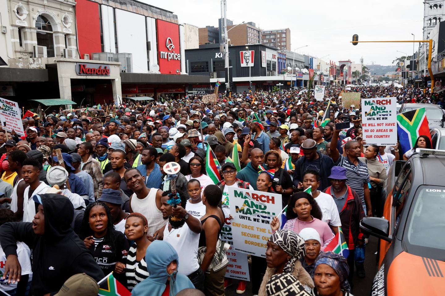 « Les étrangers dehors ! » : en Afrique du Sud, les mouvements xénophobes réussissent leur démonstration de force