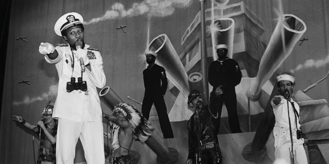 Victor Willis, leader du groupe Village People, sur scène à Toronto (Canada), en 1979.  