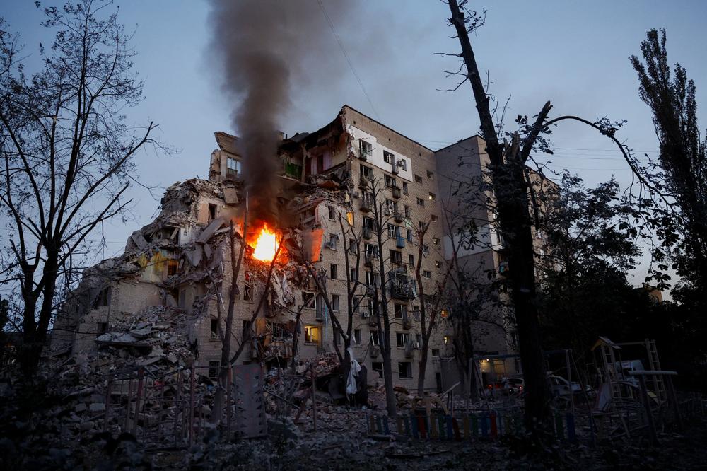 Un immeuble d’habitation détruit lors de frappes russes à Kiev, le 2 juillet 2026. - VALENTYN OGIRENKO/REUTERS