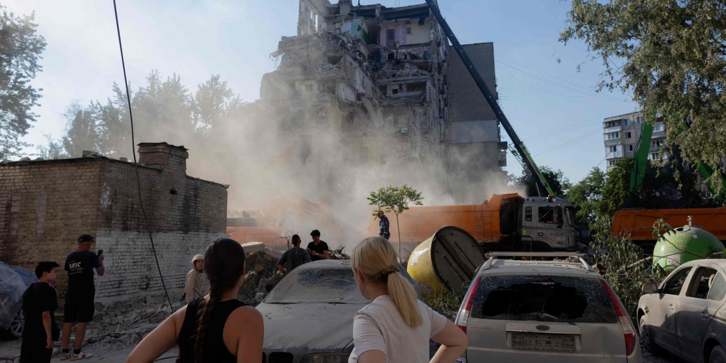 Guerre en Ukraine : frappes russes endommagent des immeubles à Kryvyï Rih