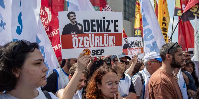 En Turquie, l’humoriste vedette Deniz Göktas emprisonné pour « outrage » aux valeurs religieuses et au président Erdogan