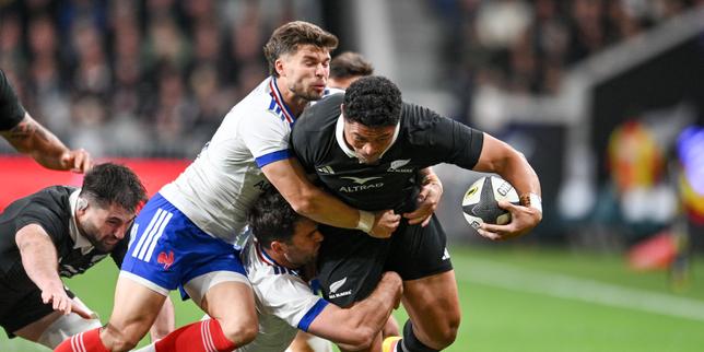 Le XV de France accroche les All Blacks mais s’incline en ouverture du nouveau Championnat des nations de rugby