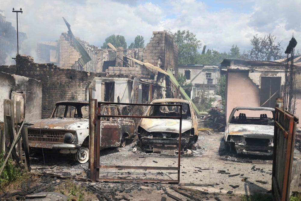 Dans les alentours de Kiev, après des frappes aériennes russes, le 6 juillet 2026. - SERHII OKUNEV/AFP