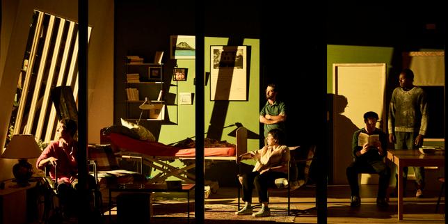 «&nbsp;L’Hors-présence&nbsp;ou Chimères du pays de Morsan&nbsp;», mis en scène par Tiphaine Raffier, à La&nbsp;FabricA, au Festival d’Avignon, le 3&nbsp;juillet 2026.