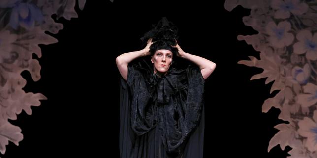 Festival d’Avignon : avec « Growing Piece », la chorégraphe Madeleine Fournier livre un étonnant récit de réincarnation